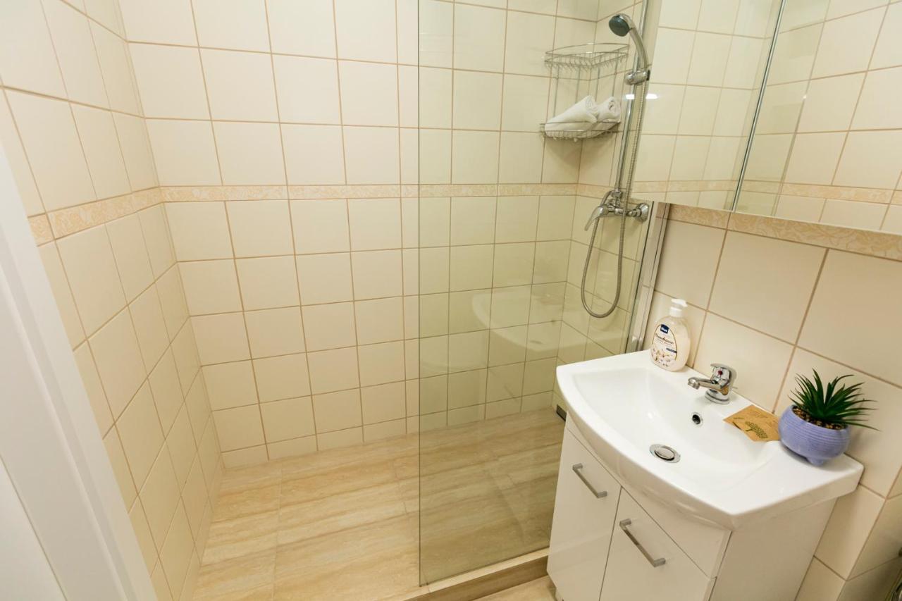 Chmielna - 250M Od Zlotych Tarasow, 350M Od Dworca Centralnego - Wifi - Smart Tv 55 Cali - Better Rental Warschau Exterior foto